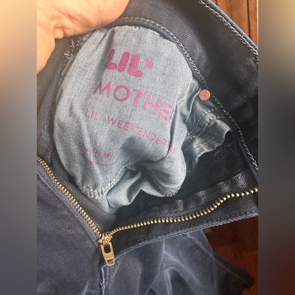 MOTHER NWT LIL’ MOTHER WEEKENDER FRAY SZ 28 Chip on my shoulder flare style - Picture 9 of 13